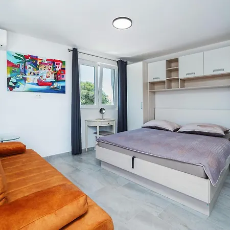 Gorgeous In With Wifi Holiday home Peroj