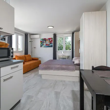 Gorgeous In With Wifi *